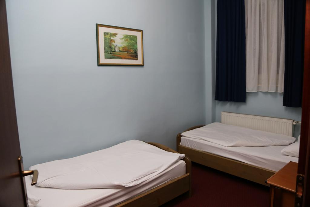 Hotel Carlstadt Karlovac Bilik gambar