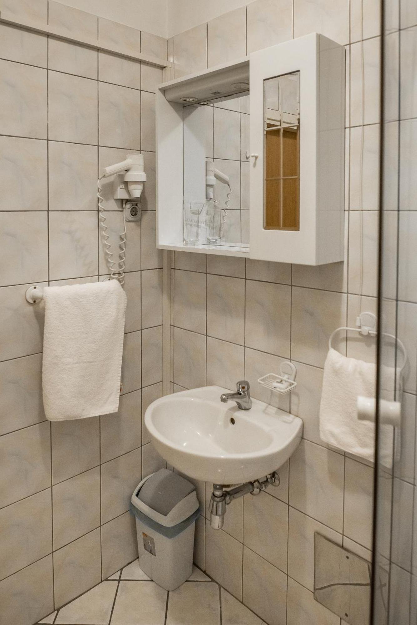 Hotel Carlstadt Karlovac Bilik gambar