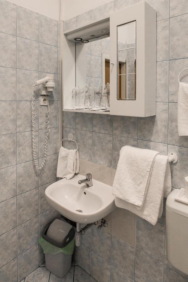 Hotel Carlstadt Karlovac Bilik gambar